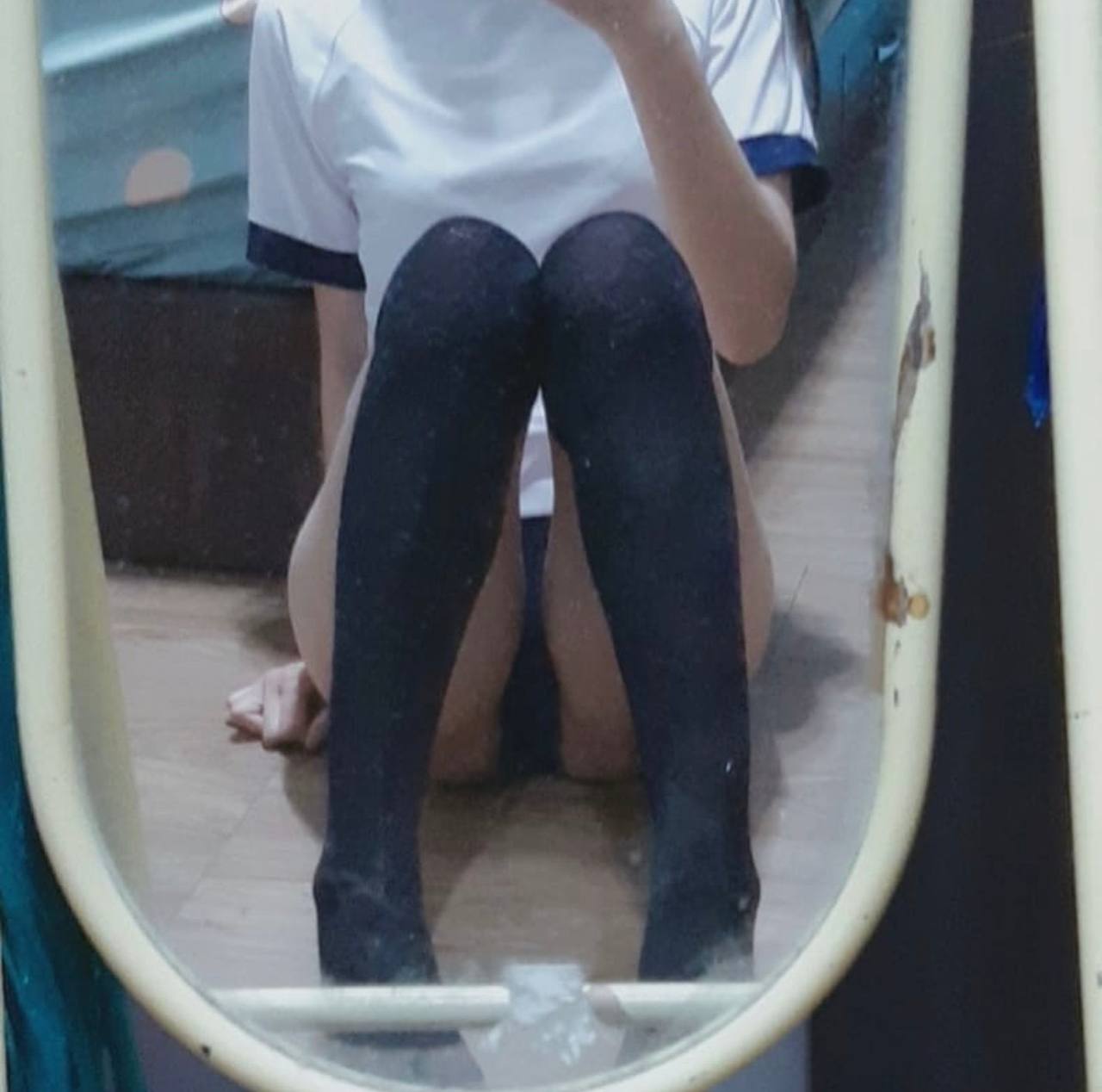 Nhờ chị gái dạy hôn